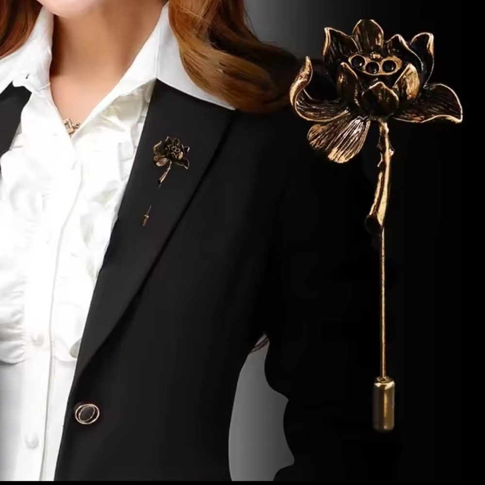 Anthropologie Vintage gold color feminine  Flower Brooch Pin